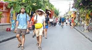 Khách du lịch nước ngoài tại Việt Nam